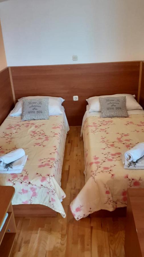 Apartments Veni Up Starigrad Paklenica Bagian luar foto