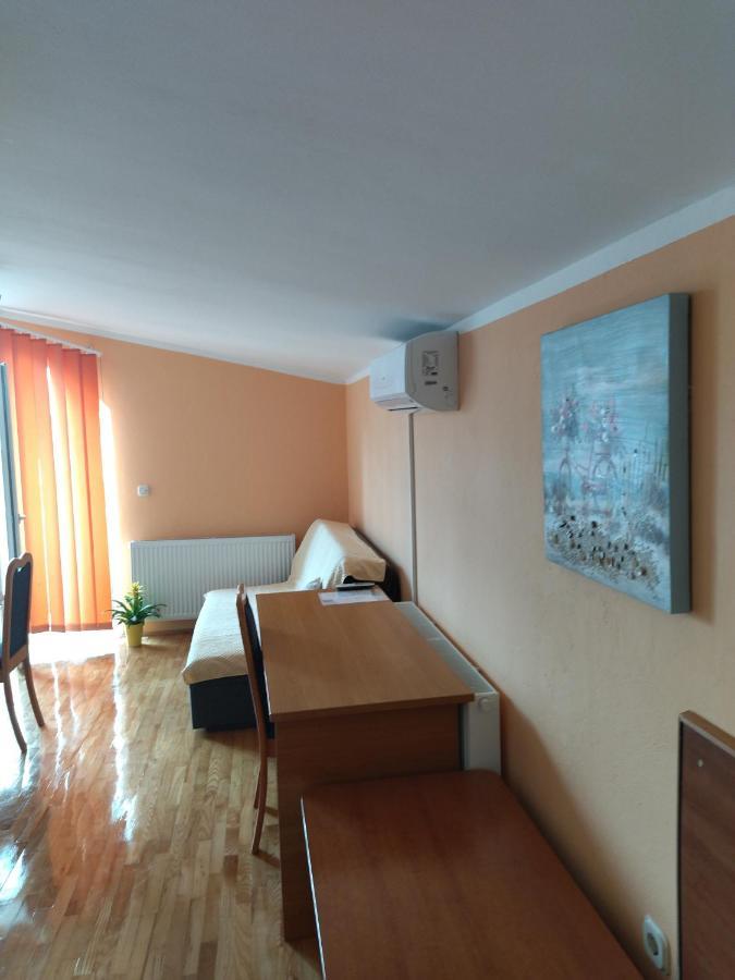 Apartments Veni Up Starigrad Paklenica Bagian luar foto