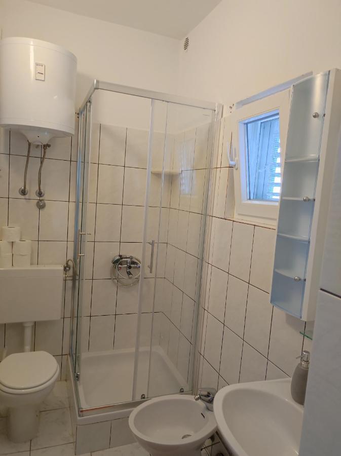 Apartments Veni Up Starigrad Paklenica Bagian luar foto