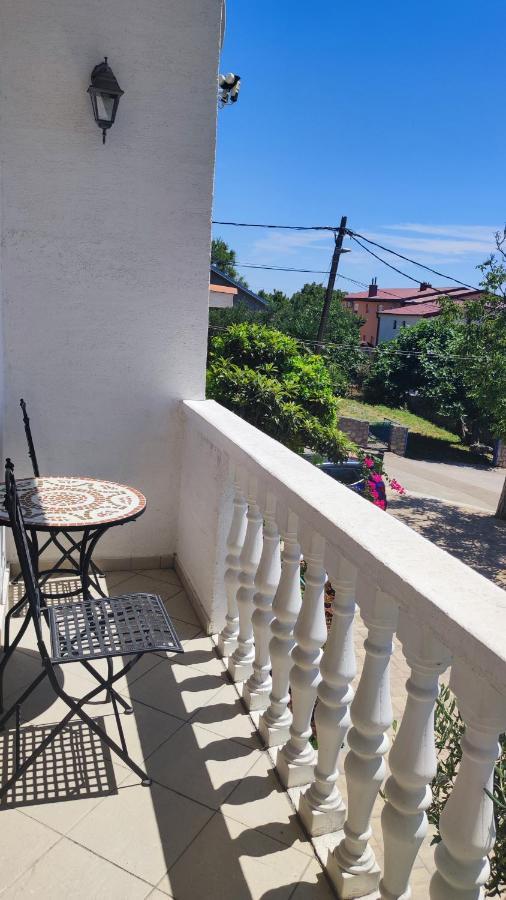 Apartments Veni Up Starigrad Paklenica Bagian luar foto