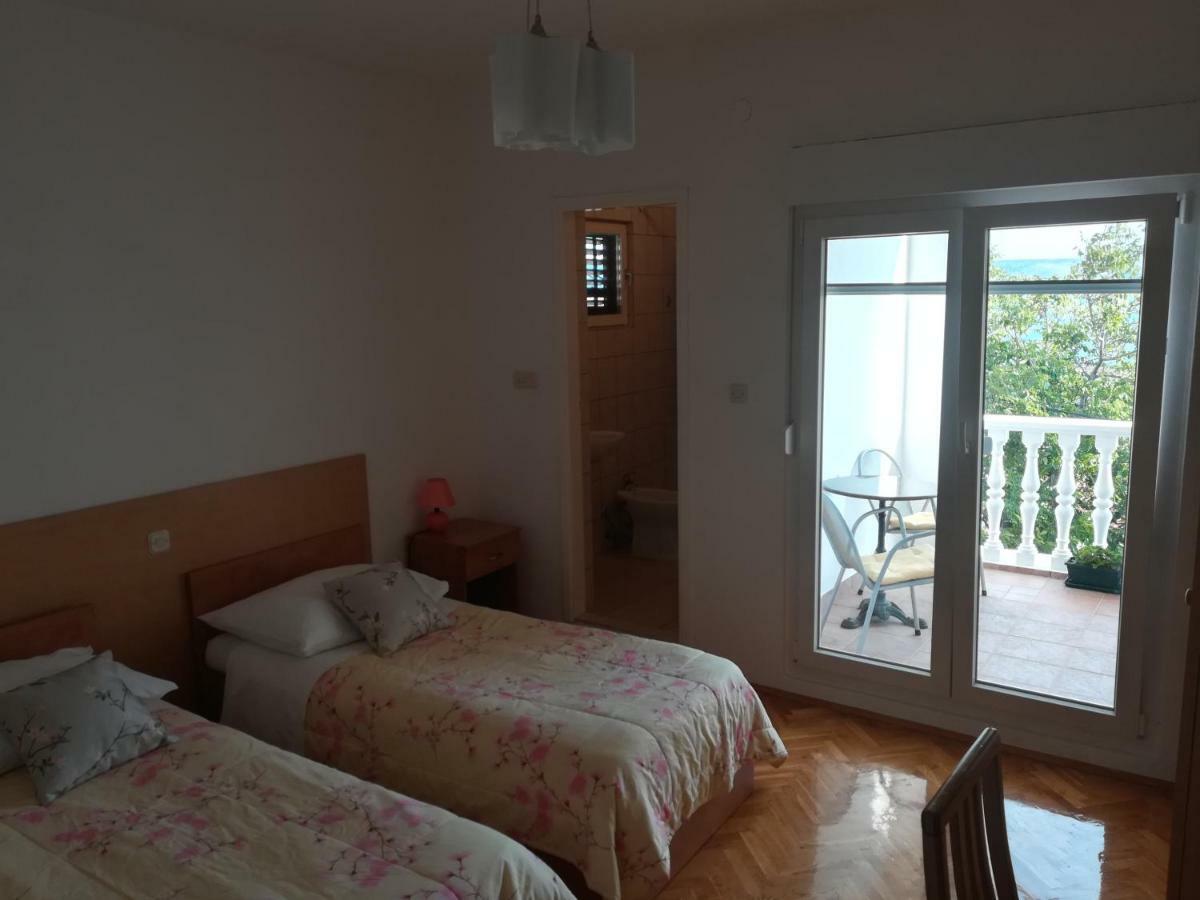 Apartments Veni Up Starigrad Paklenica Bagian luar foto